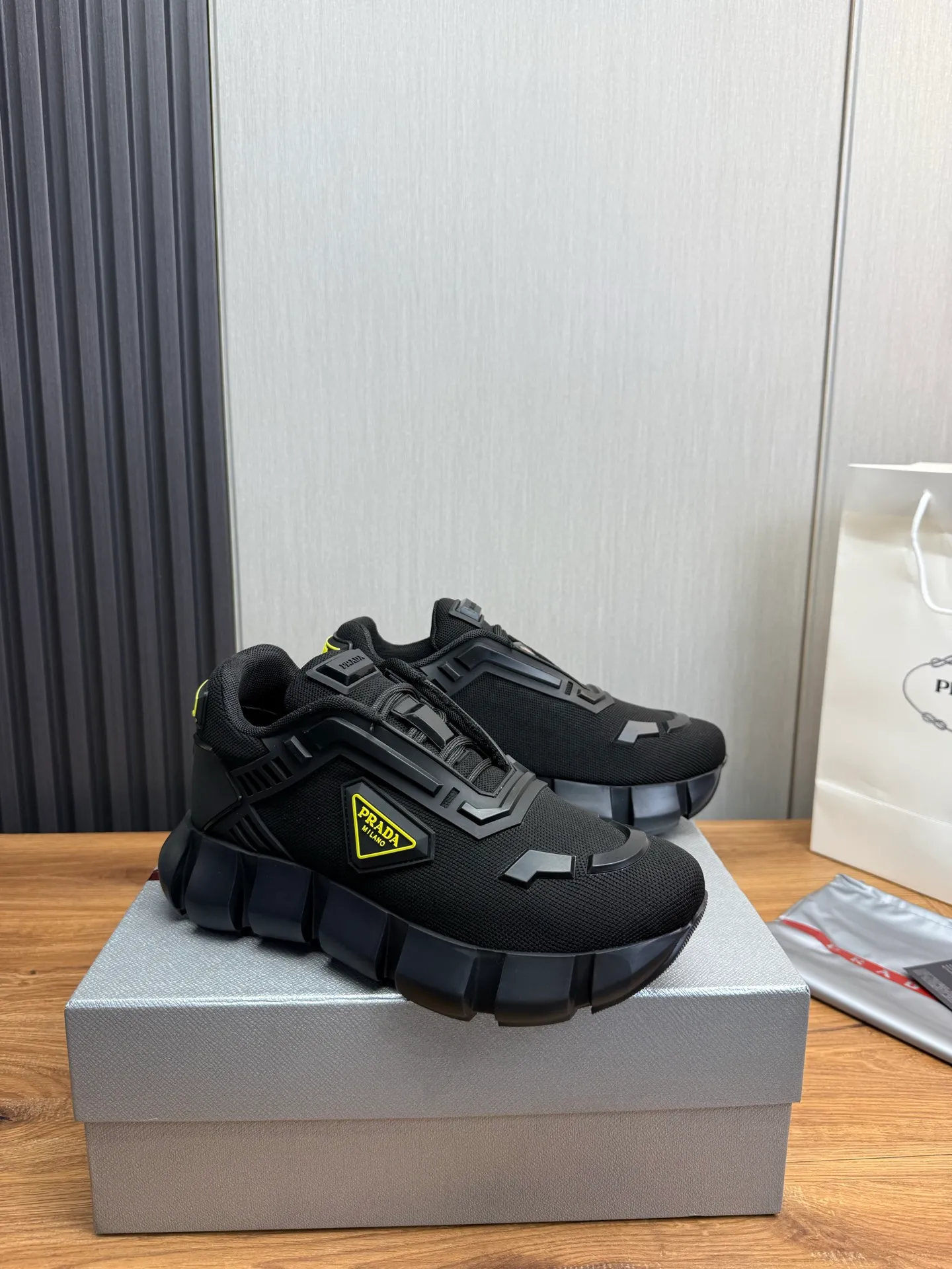 Factory price 580💰 [PRADA] Men's shoes are popular in the counter, official website is synchronized, 1 high-quality shipment ✔️Original mesh + cowhide lining, 1🆚1 replica, original bottom, 38-45 (45 customized, non-refundable)